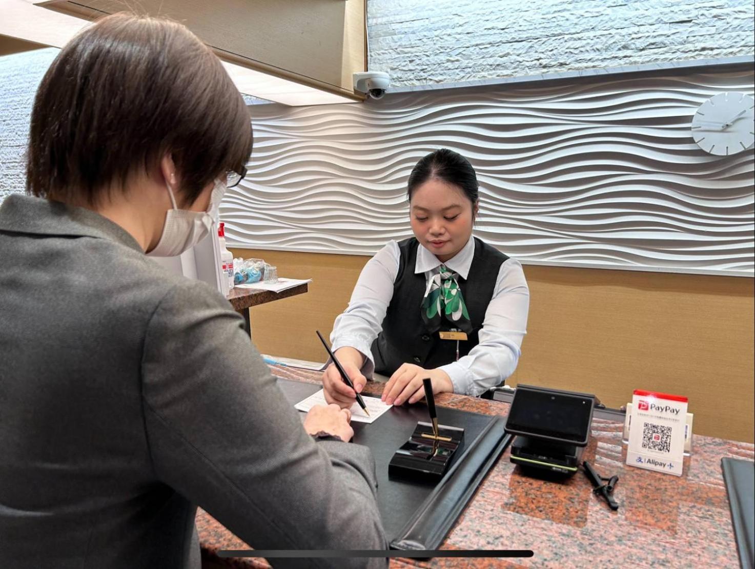 אוסקה The Bridge Hotel Shinsaibashi מראה חיצוני תמונה